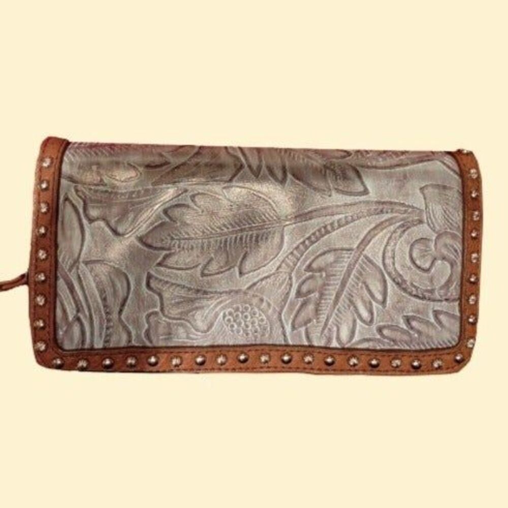 Like New Blazin' Roxx Leaf Pattern Brown Clutch/Wristlet